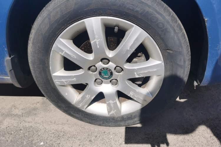 Used Skoda Fabia 2012 1.4L Automatic Crystal Edition Right Front Wheel Hub