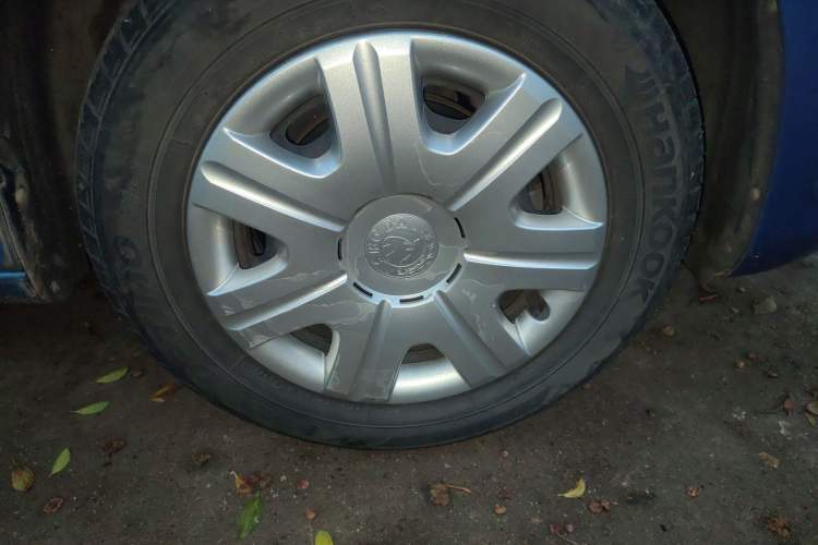 Used Skoda Fabia 2012 1.4L Manual Crystal Edition Right Front Wheel Hub