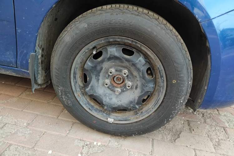 Used Skoda Fabia 2012 1.4L Manual Crystal Edition Right Front Wheel Hub