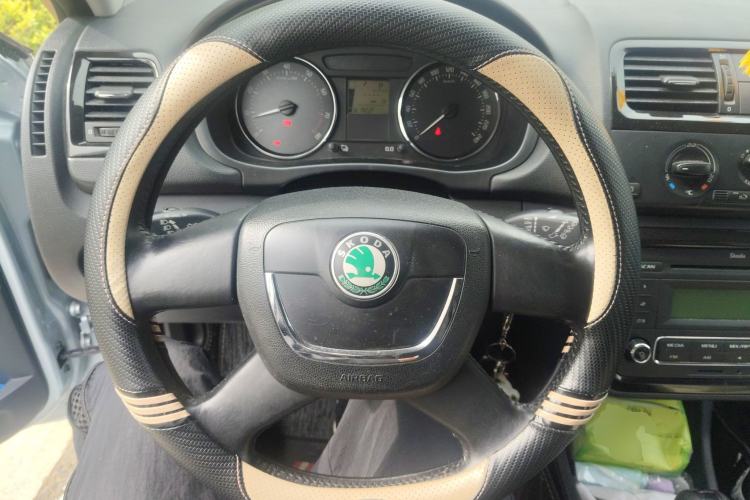 Used Skoda Fabia 2012 1.6L Automatic Cool Black Edition Steering Wheel