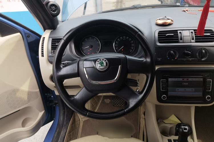 Used Skoda Fabia 2012 1.6L Automatic Crystal Edition Steering Wheel