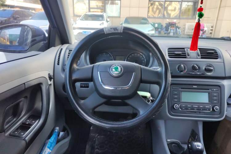 Used Skoda Fabia 2012 1.6L Automatic Crystal Edition Steering Wheel