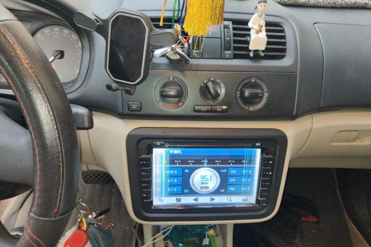 Used Skoda Fabia 2012 1.4L Automatic Crystal Edition Audio And AC Panel