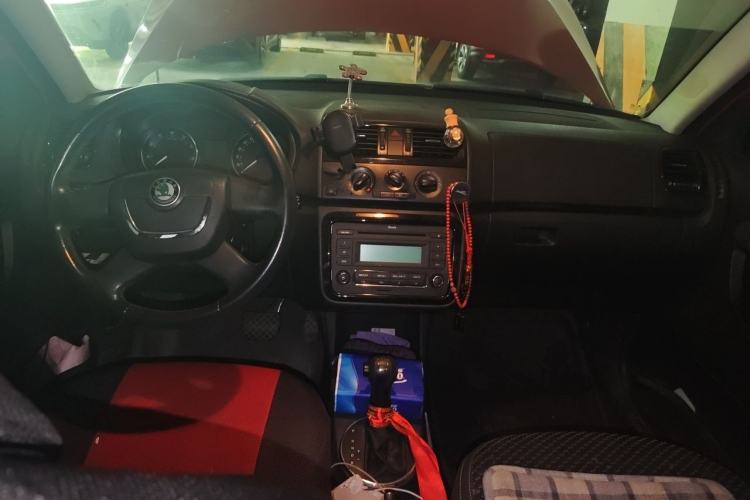 Used Skoda Fabia 2012 1.6L 5th Anniversary Limited Edition Center Console