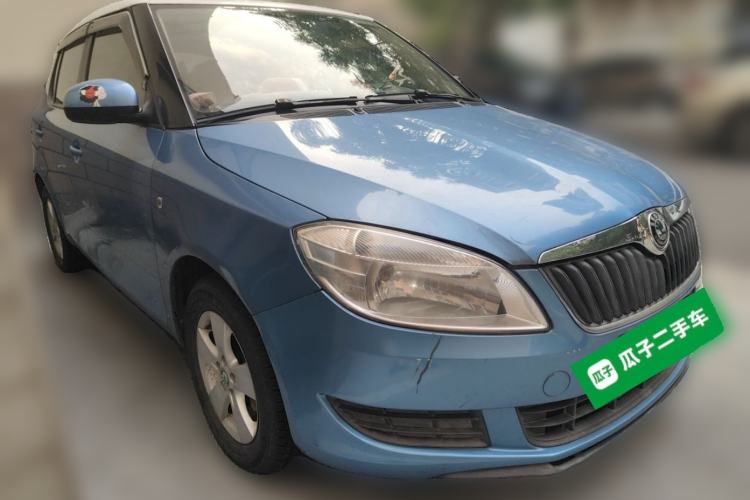 Used Skoda Fabia 2012 1.4L Automatic Crystal Edition Front Right 45 Deg