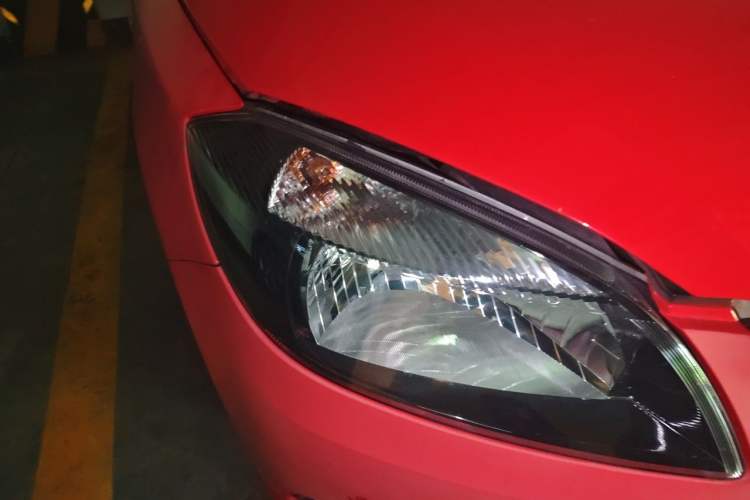 Used Skoda Fabia 2012 1.6L 5th Anniversary Limited Edition Right Front Headlight