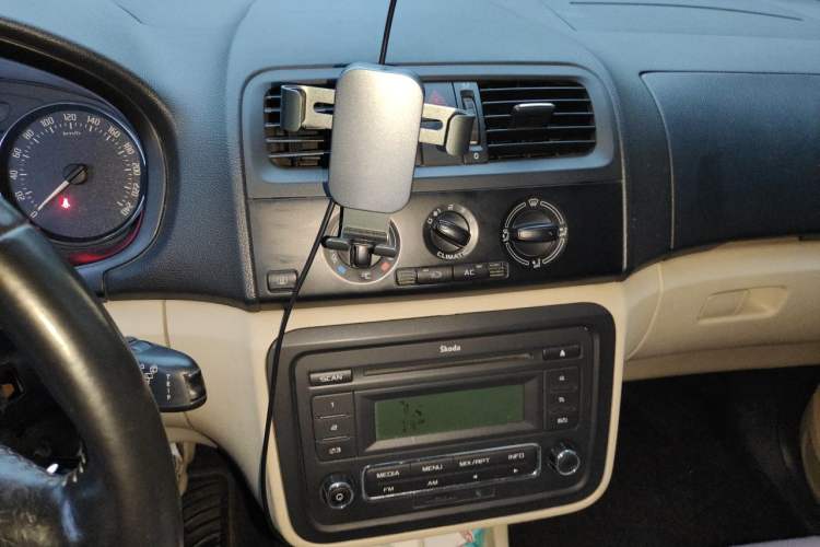 Used Skoda Fabia 2012 1.6L Scout Audio And AC Panel