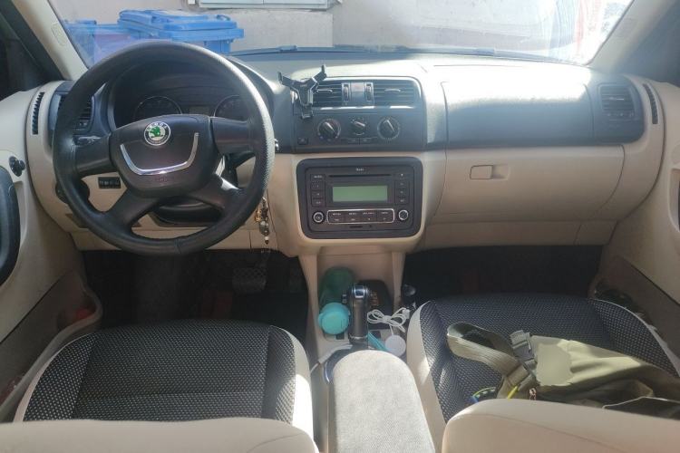 Used Skoda Fabia 2012 1.6L Scout Center Console