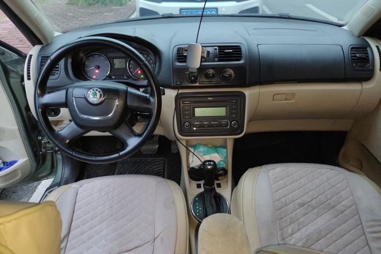 Used Skoda Fabia 2012 1.6L Scout Center Console