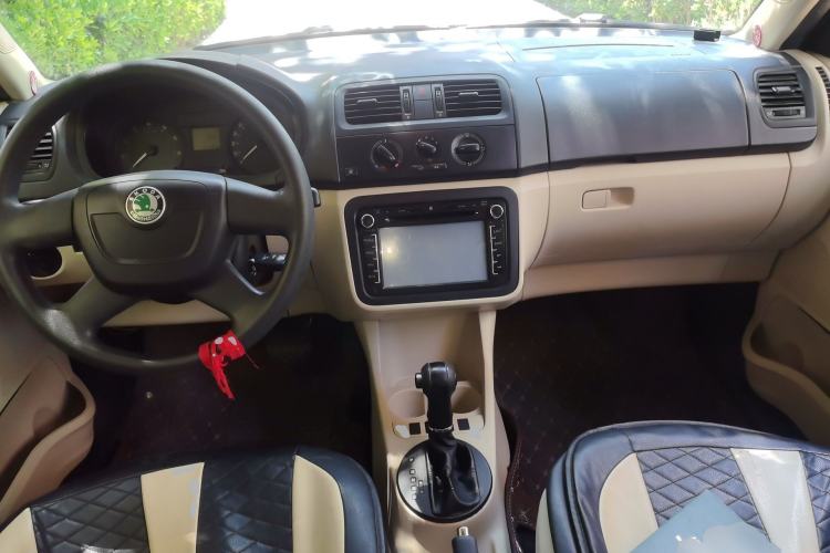 Used Skoda Fabia 2012 1.4L Automatic Crystal Edition Center Console
