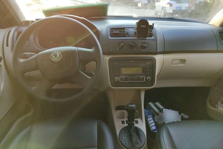 Used Skoda Fabia 2012 1.4L Automatic Crystal Edition Center Console