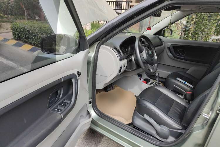 Used Skoda Fabia 2012 1.6L Automatic Crystal Edition Driver Seat
