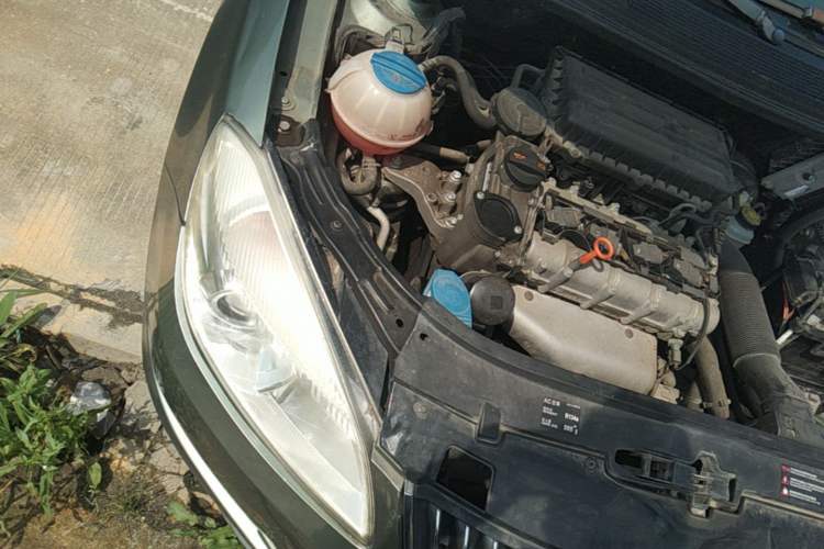 Used Skoda Fabia 2012 1.4L Manual Crystal Edition Engine Bay Right