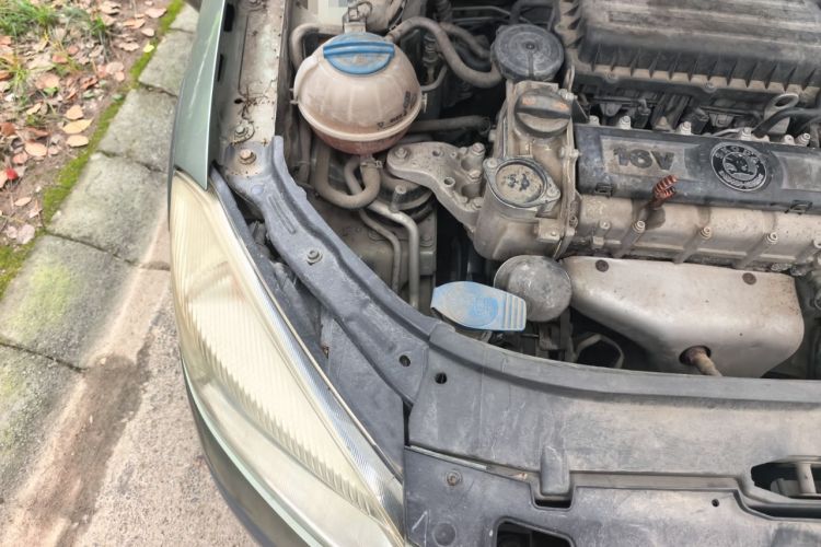 Used Skoda Fabia 2012 1.6L Scout Engine Bay Right
