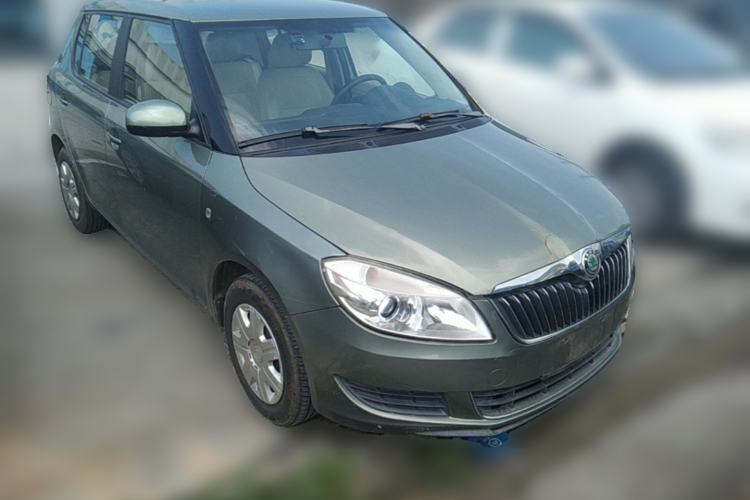 Used Skoda Fabia 2012 1.4L Manual Crystal Edition Front Right 45 Deg