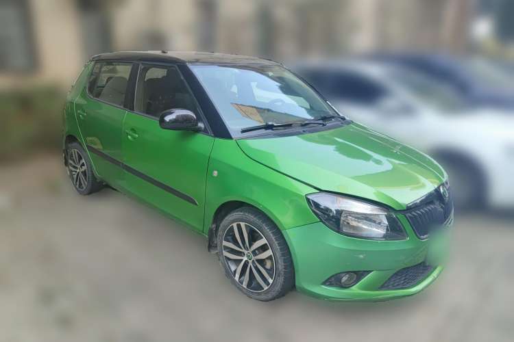 Used Skoda Fabia 2012 1.6L Automatic Sport Edition Front Right 45 Deg