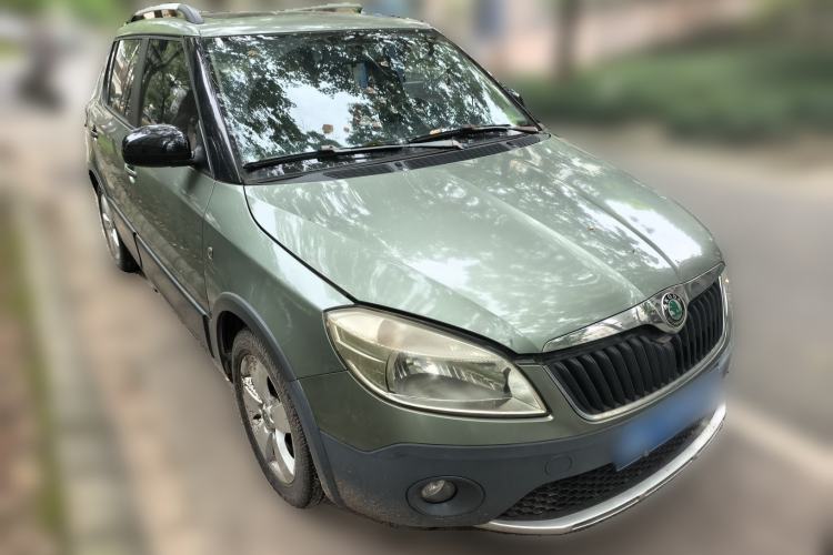 Used Skoda Fabia 2012 1.6L Scout Front Right 45 Deg