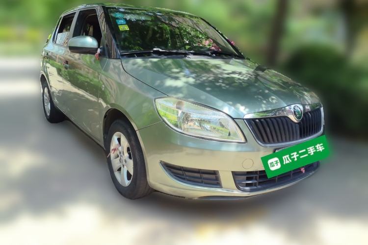 Used Skoda Fabia 2012 1.4L Automatic Crystal Edition Front Right 45 Deg