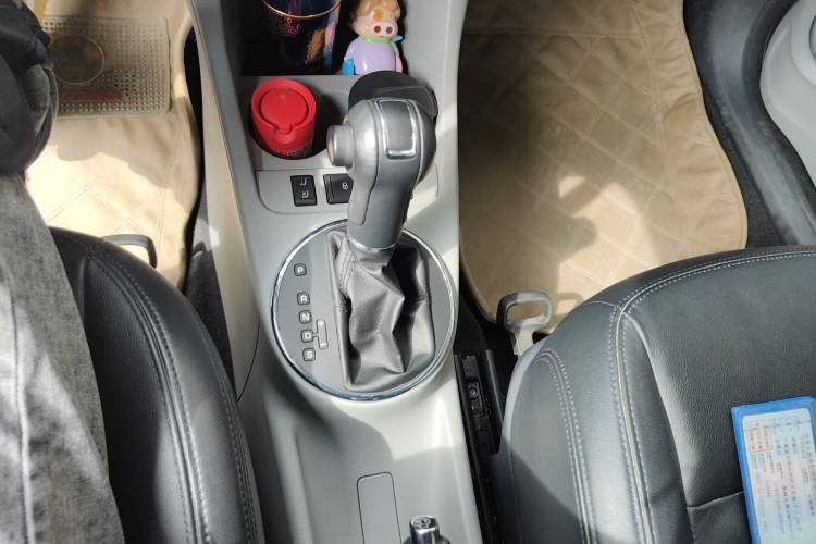 Used Skoda Fabia 2012 1.6L Automatic Crystal Edition Gear Lever