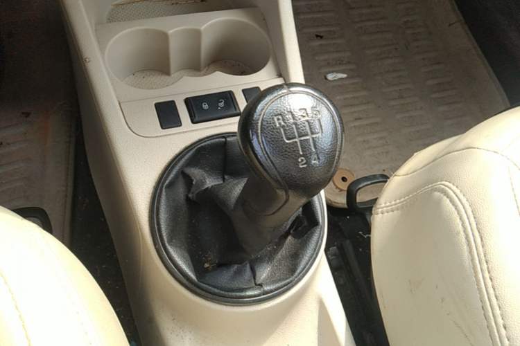 Used Skoda Fabia 2012 1.4L Manual Crystal Edition Gear Lever