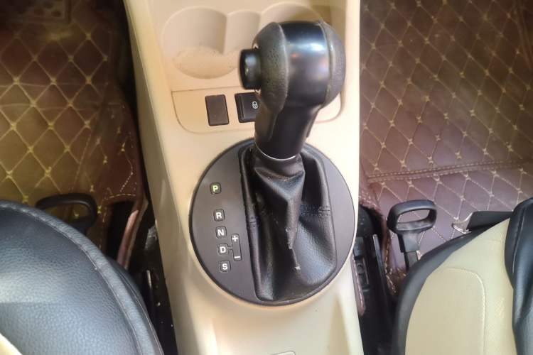 Used Skoda Fabia 2012 1.4L Automatic Crystal Edition Gear Lever