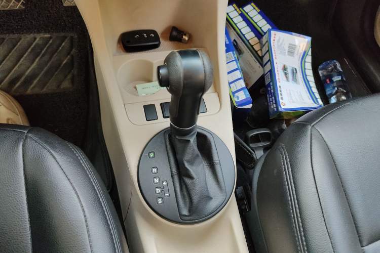 Used Skoda Fabia 2012 1.4L Automatic Crystal Edition Gear Lever