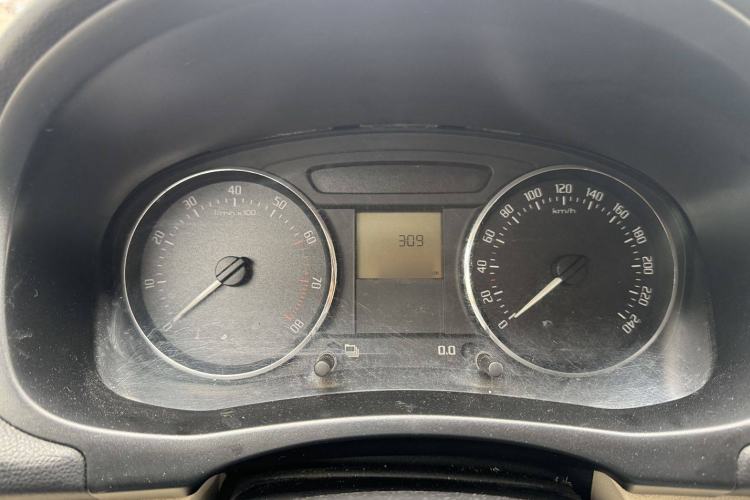 Used Skoda Fabia 2012 1.6L Scout Interior 3