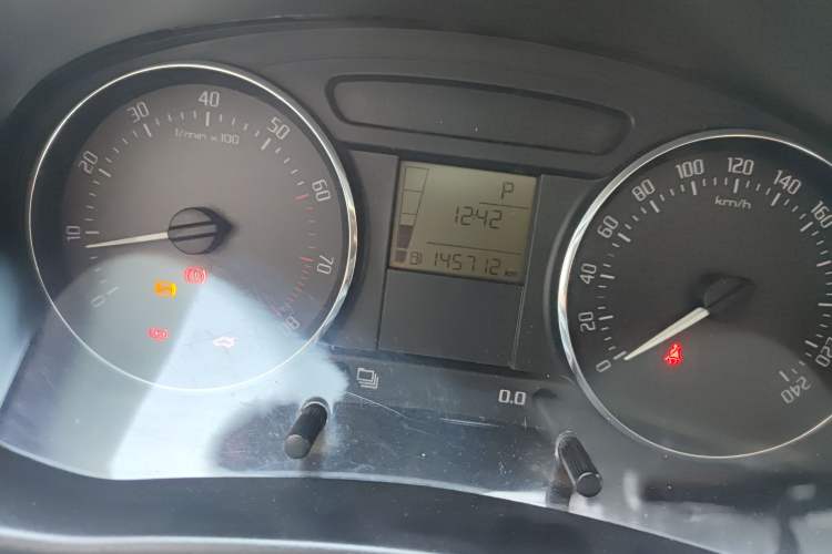 Used Skoda Fabia 2012 1.6L Automatic Sport Edition Odometer Close Up