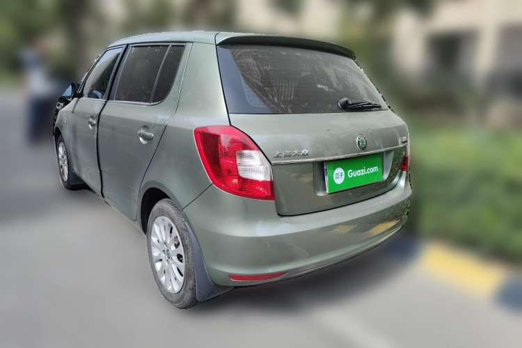Used Skoda Fabia 2012 1.6L Automatic Crystal Edition Rear Left 45 Deg