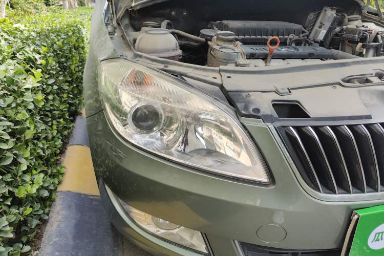 Used Skoda Fabia 2012 1.6L Automatic Crystal Edition Right Front Headlight