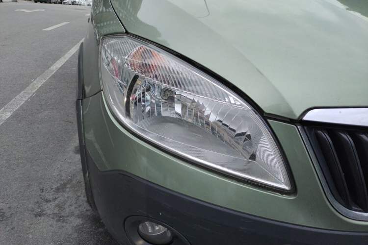 Used Skoda Fabia 2012 1.6L Scout Right Front Headlight