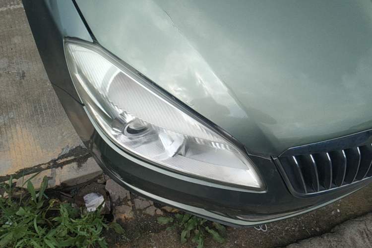 Used Skoda Fabia 2012 1.4L Manual Crystal Edition Right Front Headlight