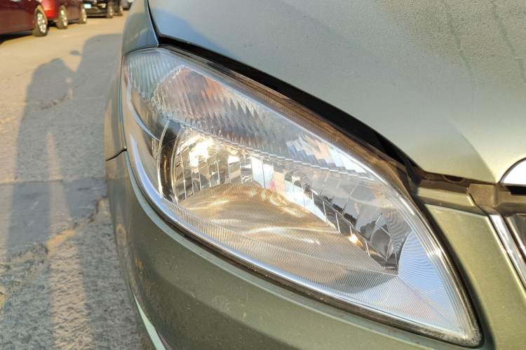 Used Skoda Fabia 2012 1.4L Automatic Crystal Edition Right Front Headlight