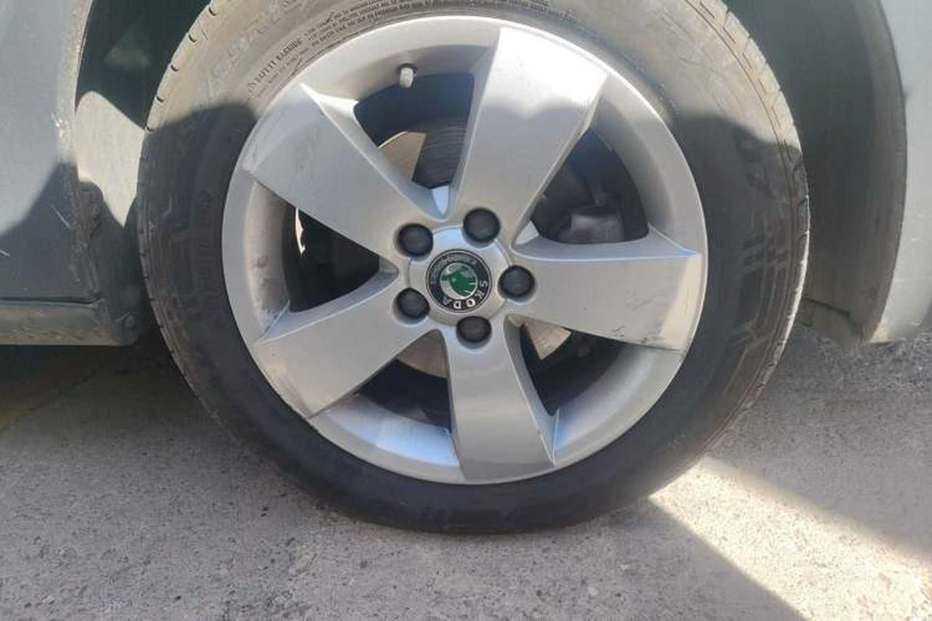 Used Skoda Fabia 2012 1.6L Scout Right Front Wheel Hub