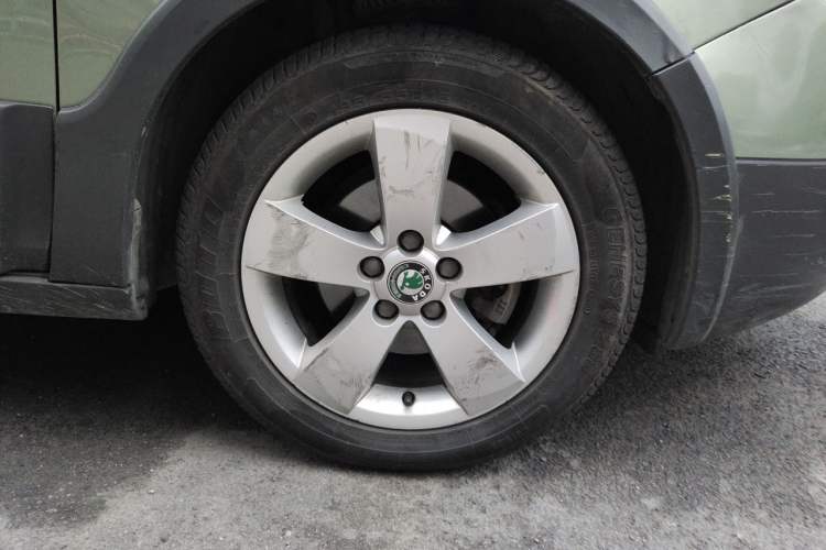 Used Skoda Fabia 2012 1.6L Scout Right Front Wheel Hub