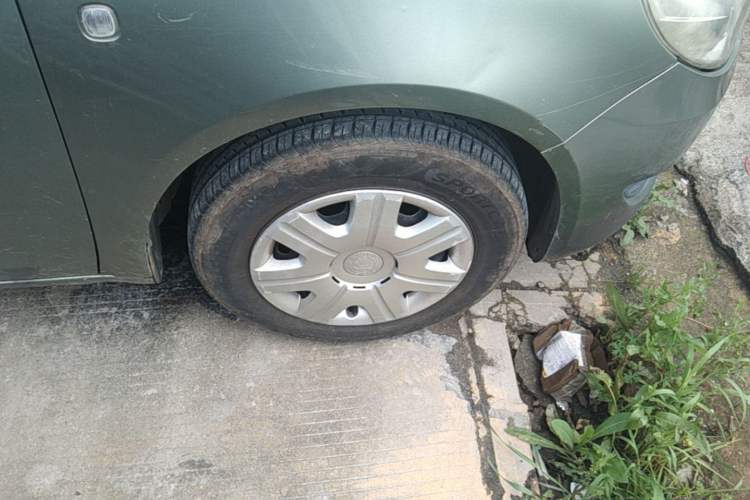 Used Skoda Fabia 2012 1.4L Manual Crystal Edition Right Front Wheel Hub