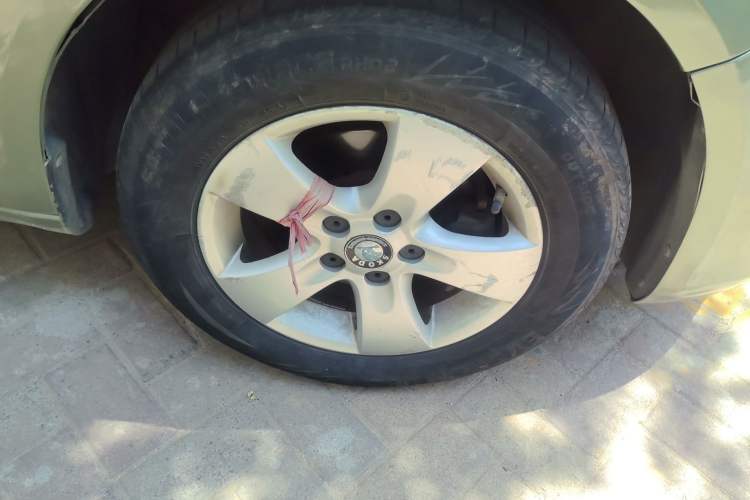 Used Skoda Fabia 2012 1.4L Automatic Crystal Edition Right Front Wheel Hub