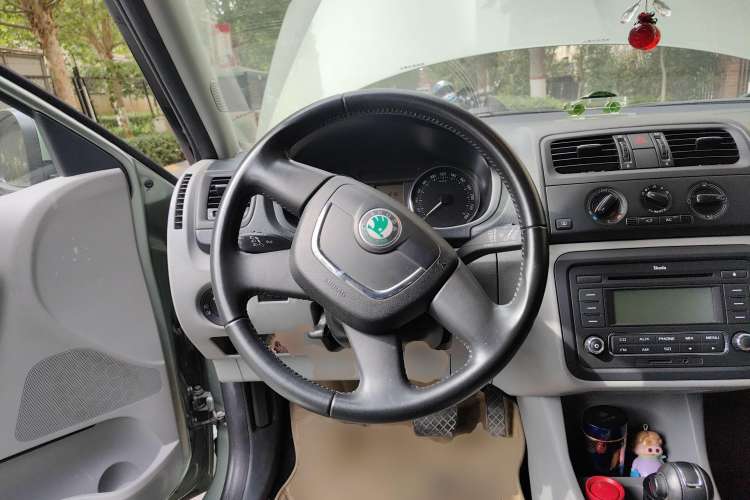 Used Skoda Fabia 2012 1.6L Automatic Crystal Edition Steering Wheel