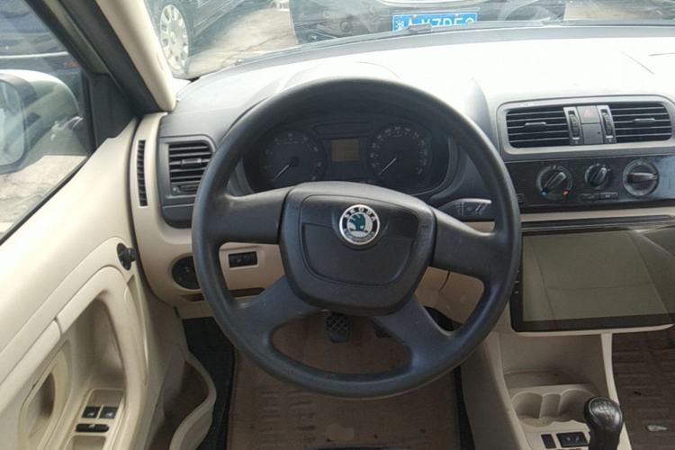 Used Skoda Fabia 2012 1.4L Manual Crystal Edition Steering Wheel