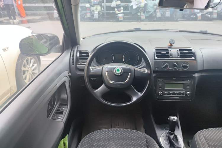 Used Skoda Fabia 2012 1.6L Automatic Sport Edition Steering Wheel