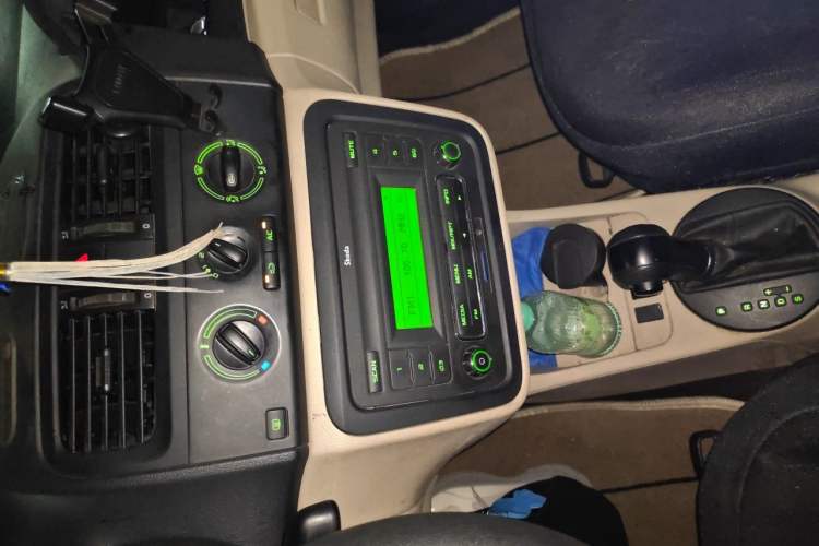 Used Skoda Fabia 2012 1.4L Automatic Crystal Edition Audio And AC Panel