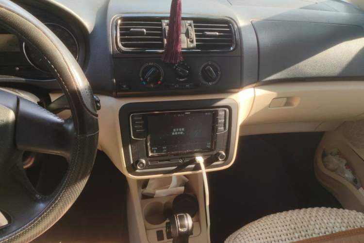 Used Skoda Fabia 2012 1.4L Automatic Crystal Edition Audio And AC Panel