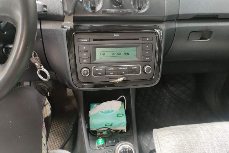 Used Skoda Fabia 2012 1.6L Manual Cool Black Edition Audio And AC Panel