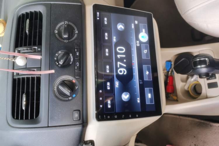 Used Skoda Fabia 2012 1.6L Scout Audio And AC Panel
