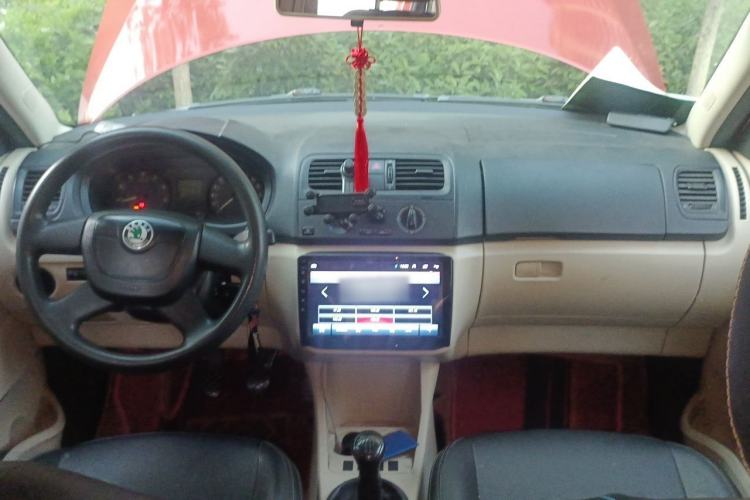 Used Skoda Fabia 2012 1.4L Manual Crystal Edition Center Console