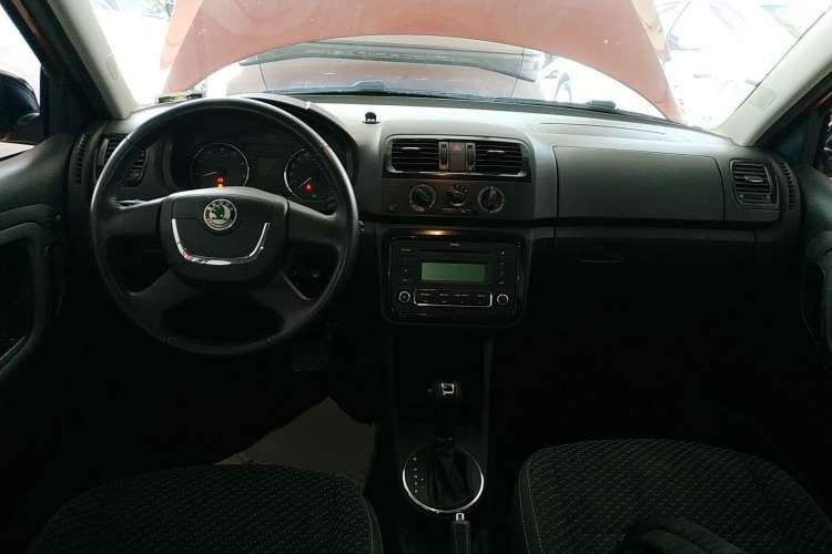 Used Skoda Fabia 2012 1.6L Automatic Sport Edition Center Console
