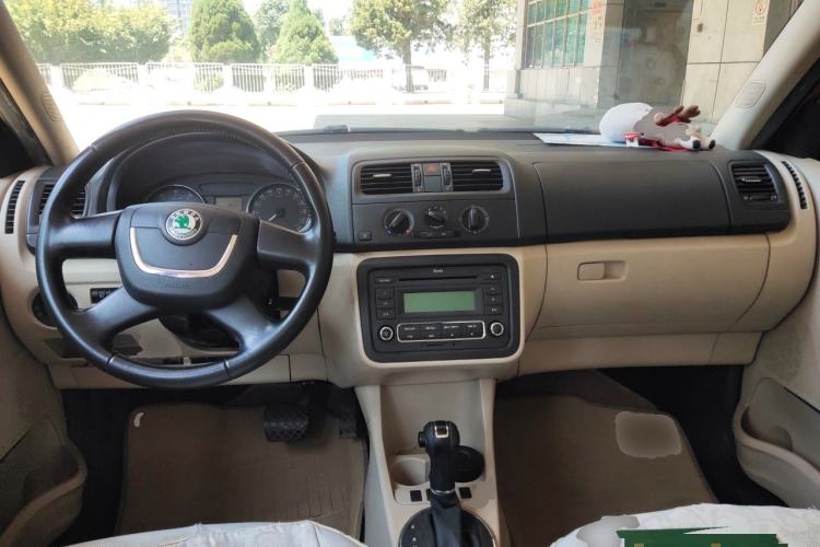 Used Skoda Fabia 2012 1.4L Automatic Crystal Edition Center Console