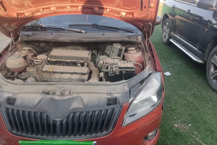 Used Skoda Fabia 2012 1.6L Automatic Sport Edition Engine Bay Left
