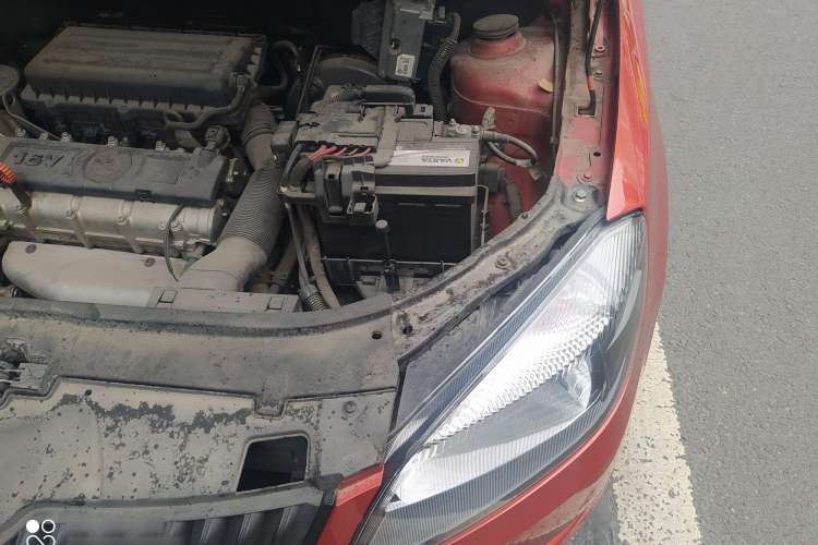 Used Skoda Fabia 2012 1.6L Automatic Cool Black Edition Engine Bay Left