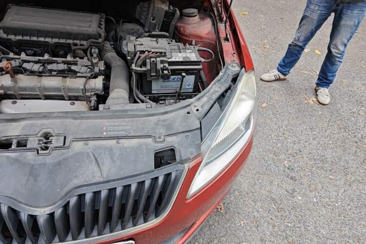 Used Skoda Fabia 2012 1.4L Automatic Crystal Edition Engine Bay Left